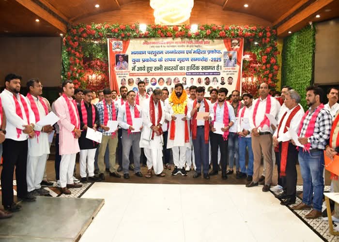 File:Adv. Manoj Pandit.jpeg